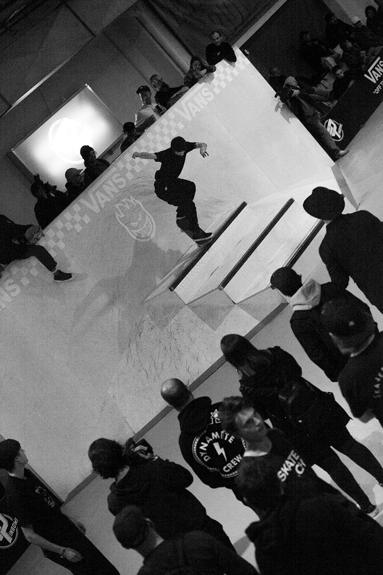 011 VansShopRiot 2000px 36 750px