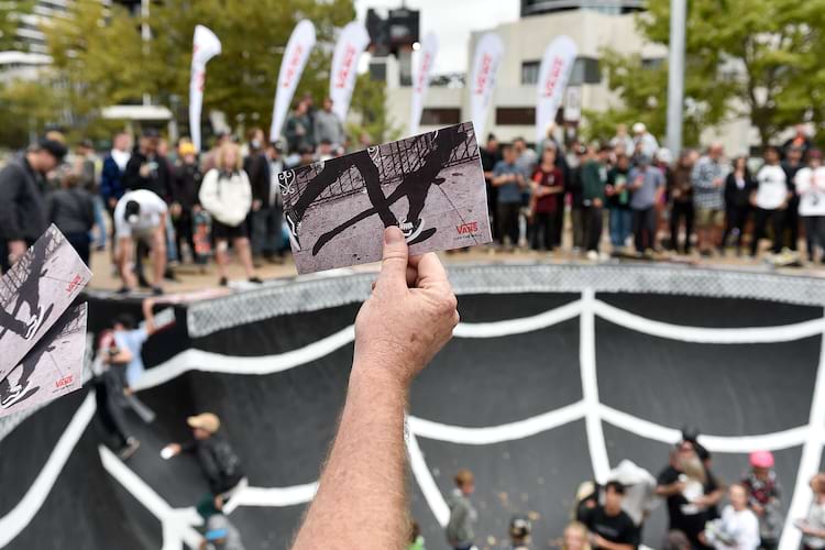 83 Shoe voucher toss