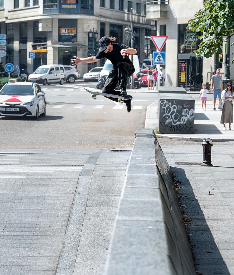 MATT FINLEY wallie no comply Vigo by GERARD RIERA DZ 2000