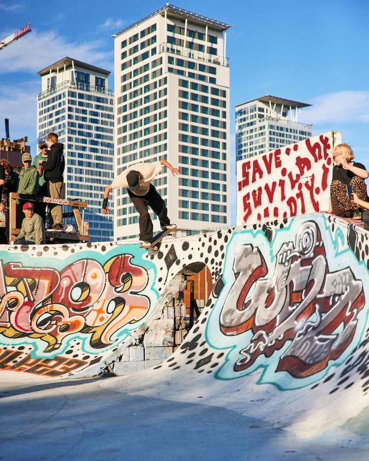 56 Huxi fs alleyoop lipslide SuvilahtiDIY Finland photo KekeThrasher Magazine 2000